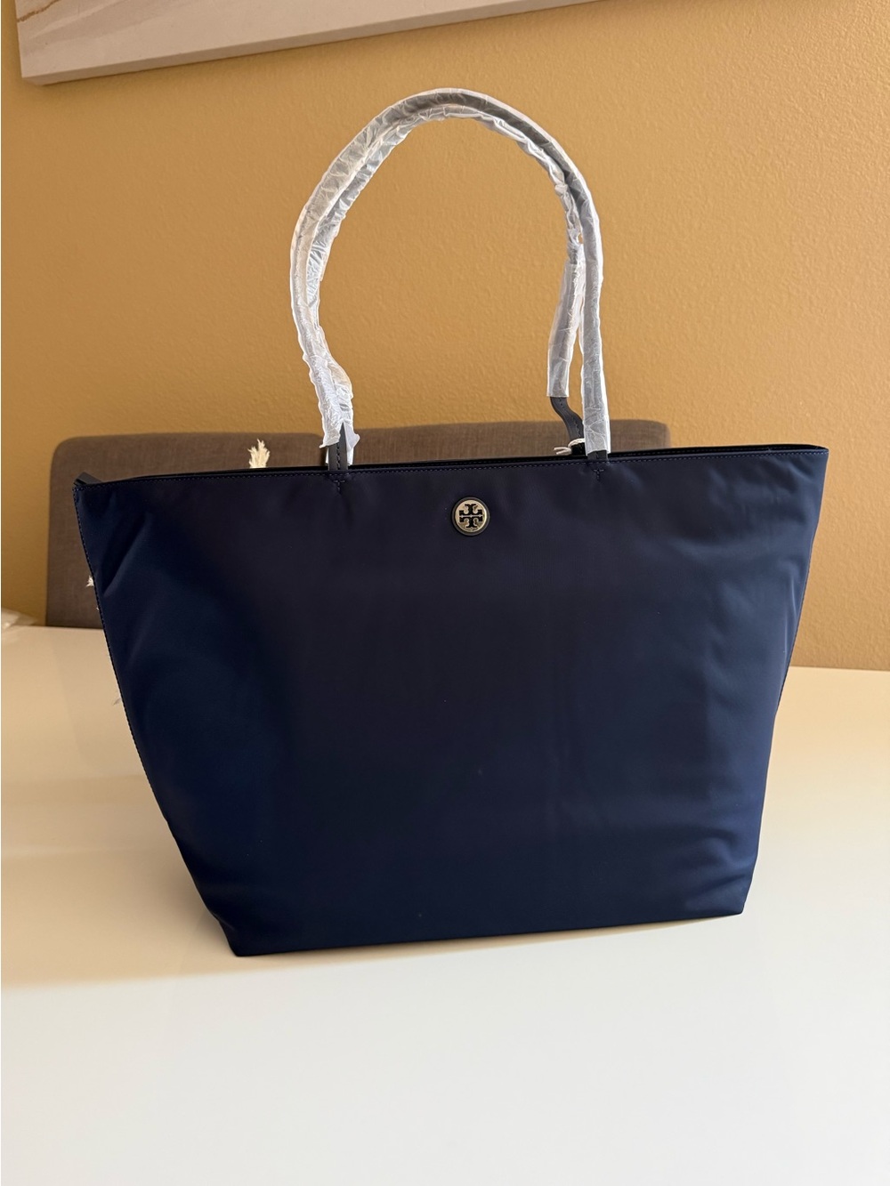 NWT , tory burch navy blue tote shoulder bag $300